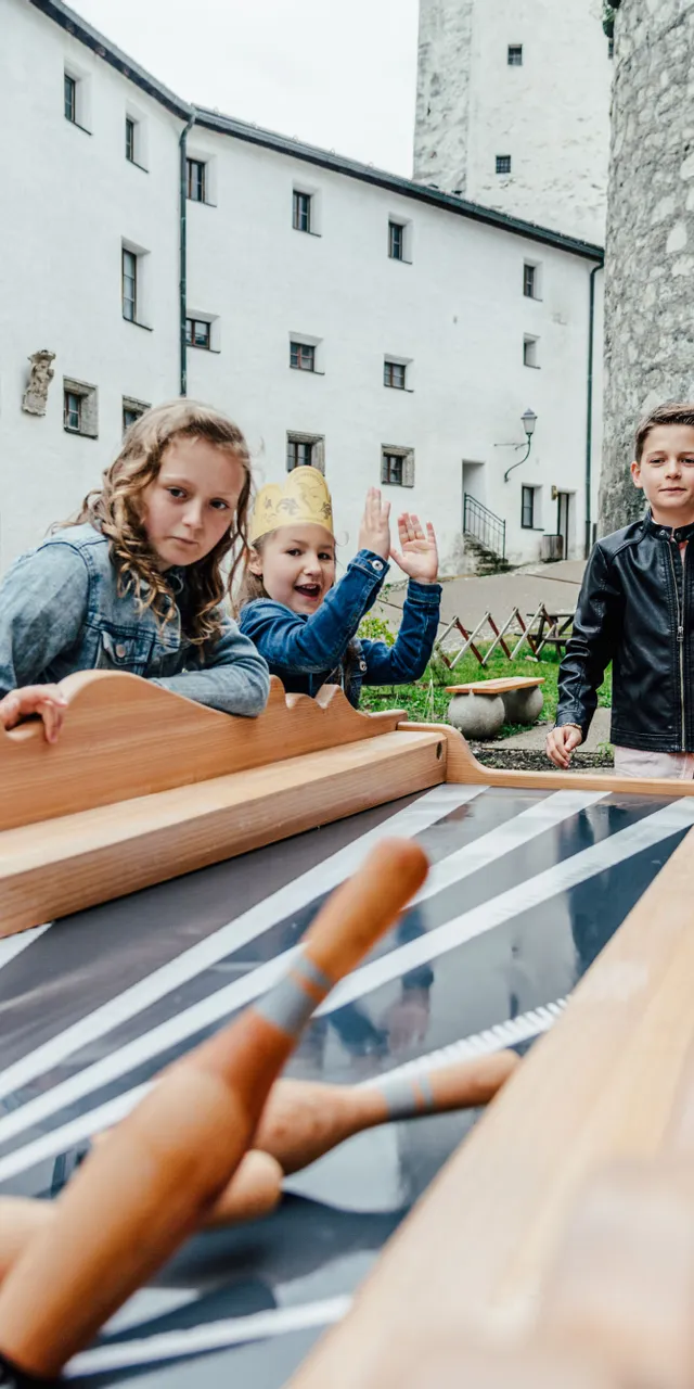 Familie bei den Festungsspielen