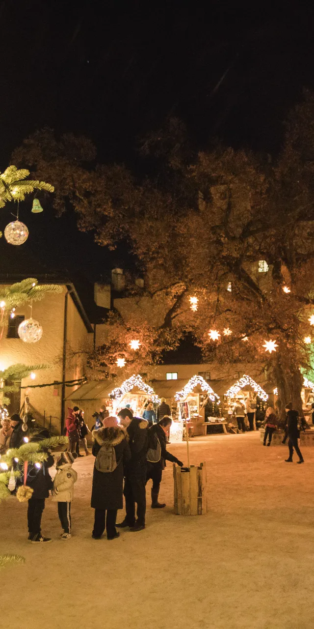 Adventmarkt und Stände auf der Festung Hohensalzburg