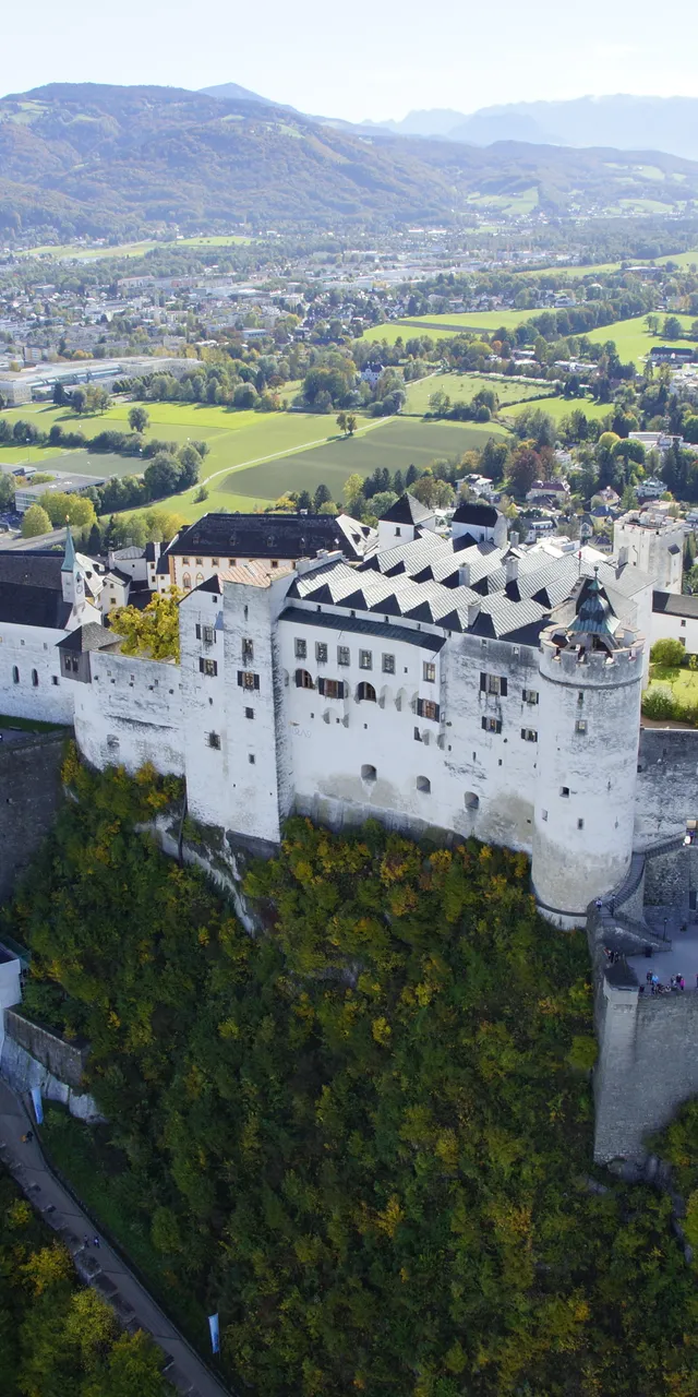 Festung_Hohensalzburg_von_der_Luft.JPG