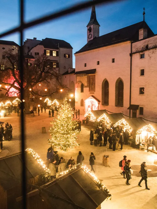 Adventmarkt und Stände auf der Festung Hohensalzburg