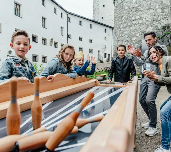 Familie bei den Festungsspielen
