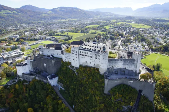 Festung_Hohensalzburg_von_der_Luft.JPG