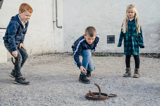 Kinder spielen auf der Festung Hohensalzburg