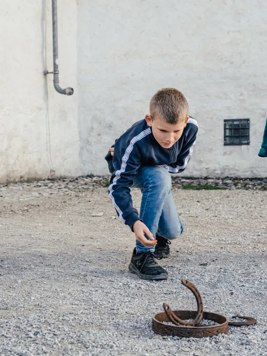 Kinder spielen auf der Festung Hohensalzburg