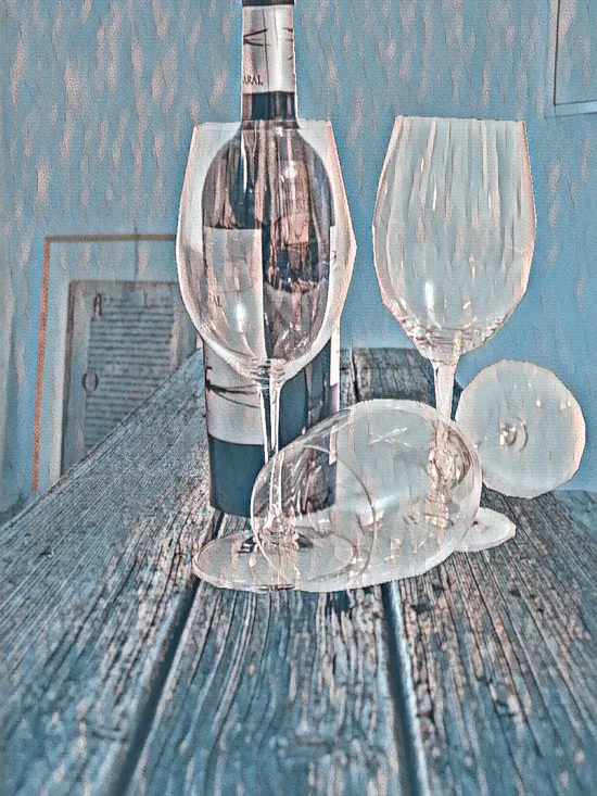Weinglas mit Weinflasche